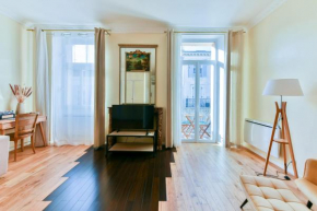 LE CONSTANTIN avec balcon, emplacement privilégié pour 2 personnes dans le centre